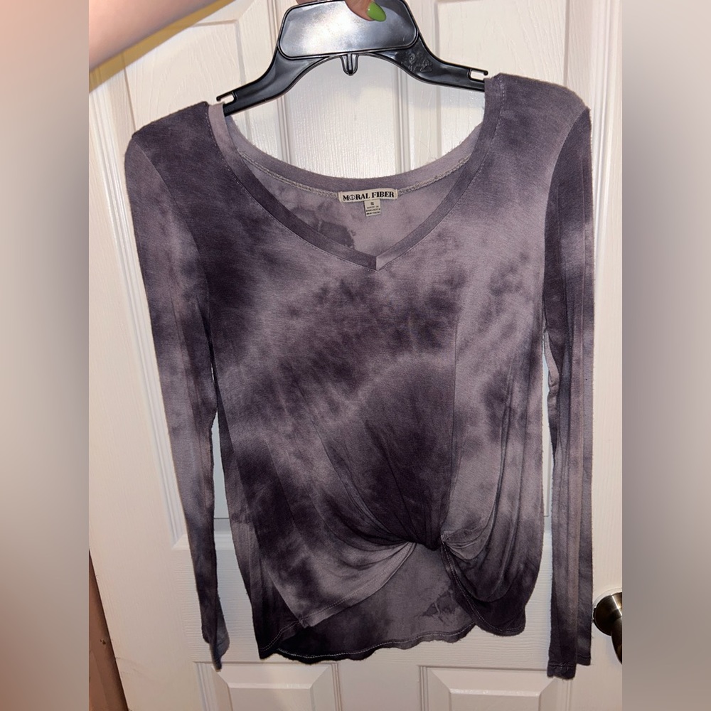 Gray & white long sleeve tee